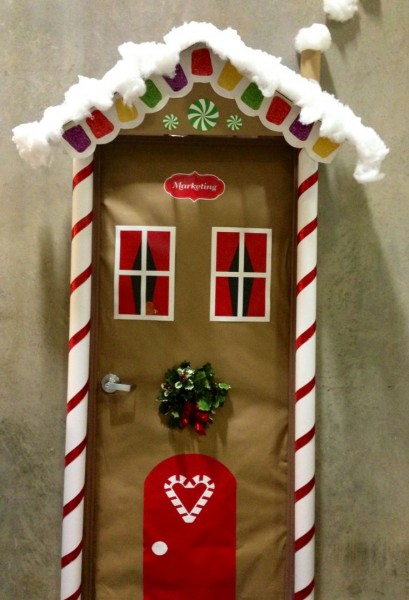 ginger-bread-house-christmas-door