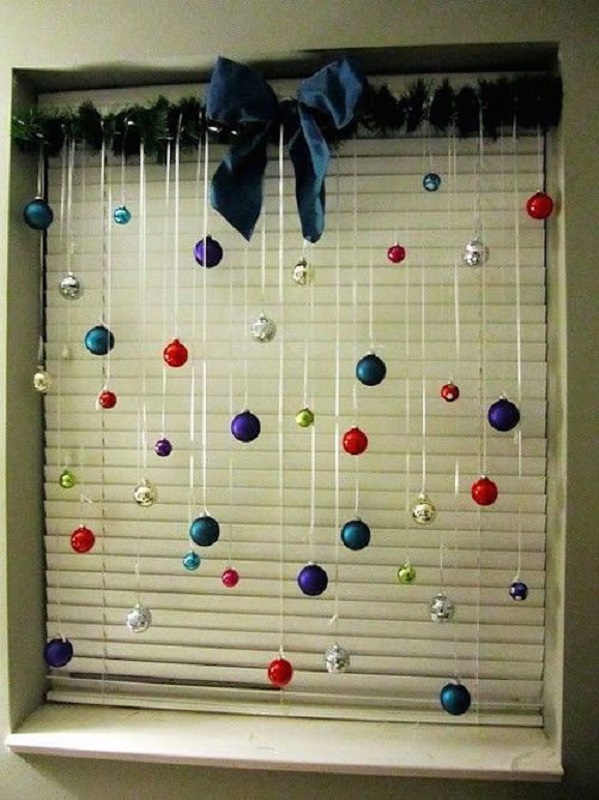 christmas-decorations-for-office-windows