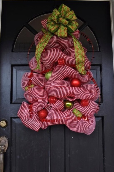 Best Christmas DIY Door Decorations – Pink Lover