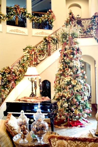 Christmas Staircase Decorating Ideas – Pink Lover