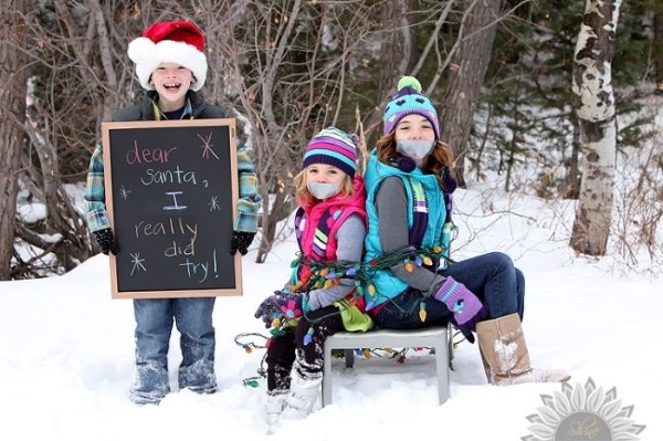 best-Christmas-photo-Ideas-for-siblings-1