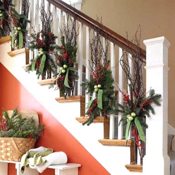 Christmas Staircase Decorating Ideas – Pink Lover