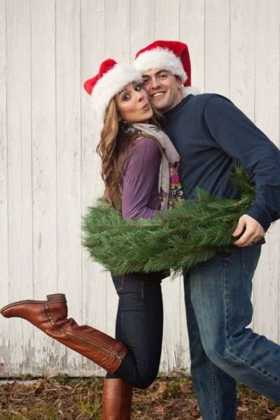 funny-christmas-picture-ideas-for-couples-pink-lover