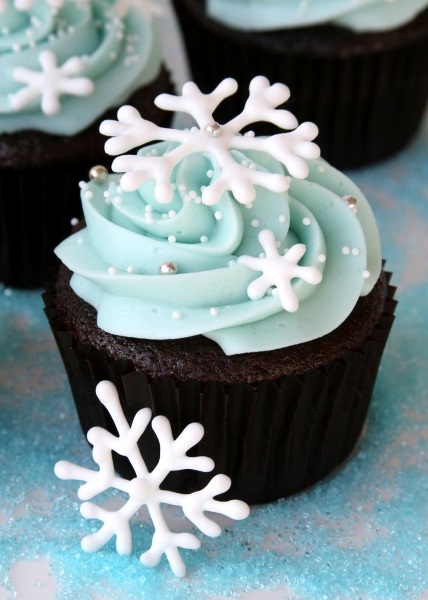 snowflakes-christmas-cupcake