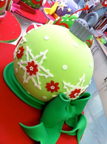 christmas ornament cake