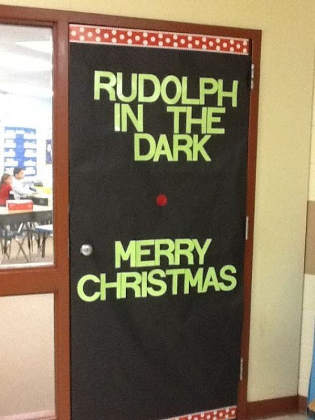 funny-rudolph-christmas-door-decoration