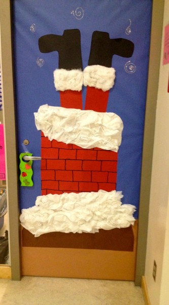 funny-santa-christmas-door-decorations-1