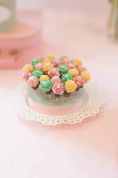 hot-air-balloon-cake-pops