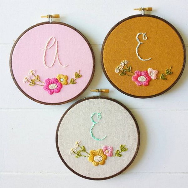 Custom Monogram Floral Embroidery Hoop Art. Name Embroidery -   Hand  embroidery letters, Embroidery hoop art, Hand embroidery projects