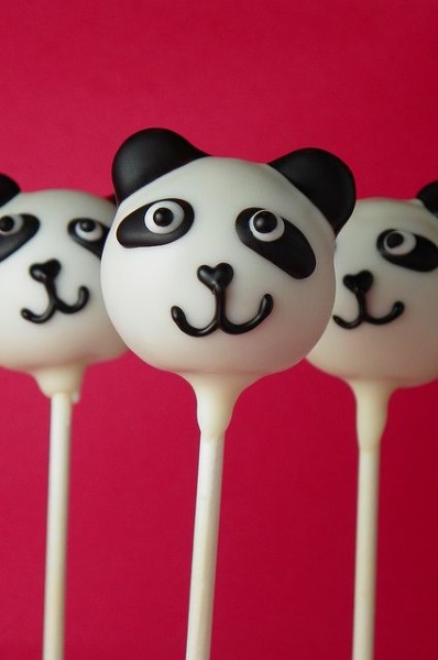 kung-fu-panda-birthday-cake-pops