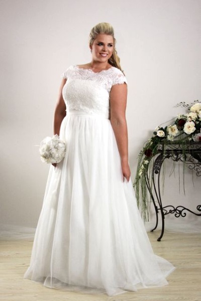 wedding gowns for chubby bride