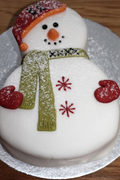 55 Tempting Christmas Cake Designs - Pink Lover