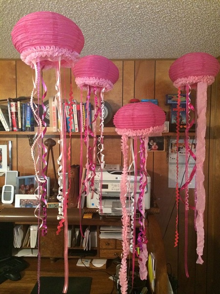 https://pinklover.snydle.com/files/2016/10/spongebob-birthday-party-decorations-and-jellyfish.jpg