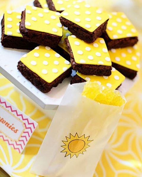 you-are-my-sunshine-birthday-party-food-brownies