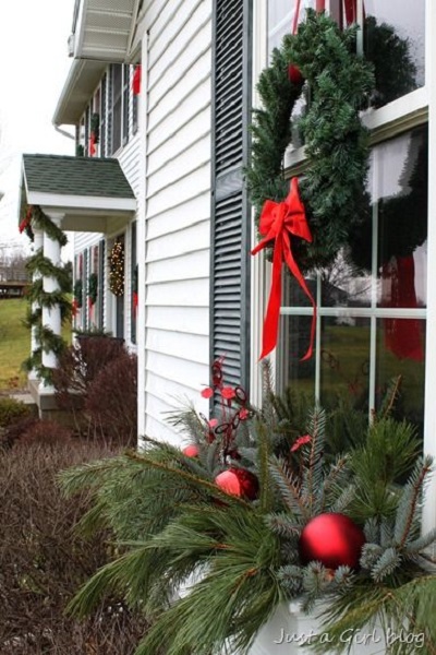 DIY Outdoor Christmas Decorations