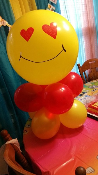 DIy Emoji Balloons