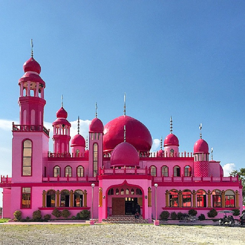 Мечеть инн. Masjid Dimaukom розовая мечеть. Мечеть Филиппины. Розовая мечеть на Филиппинах. Мусульманский дворец.