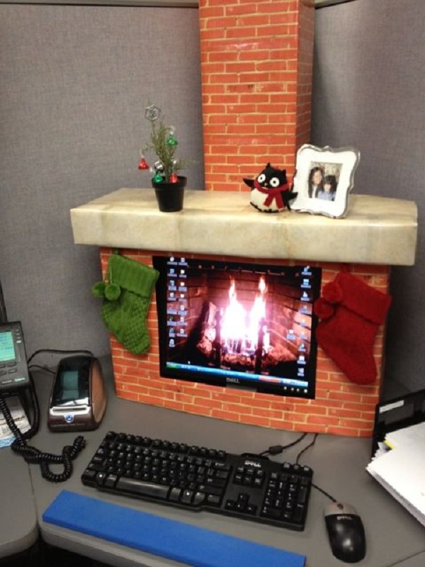 christmas-decorations-for-the-office-table