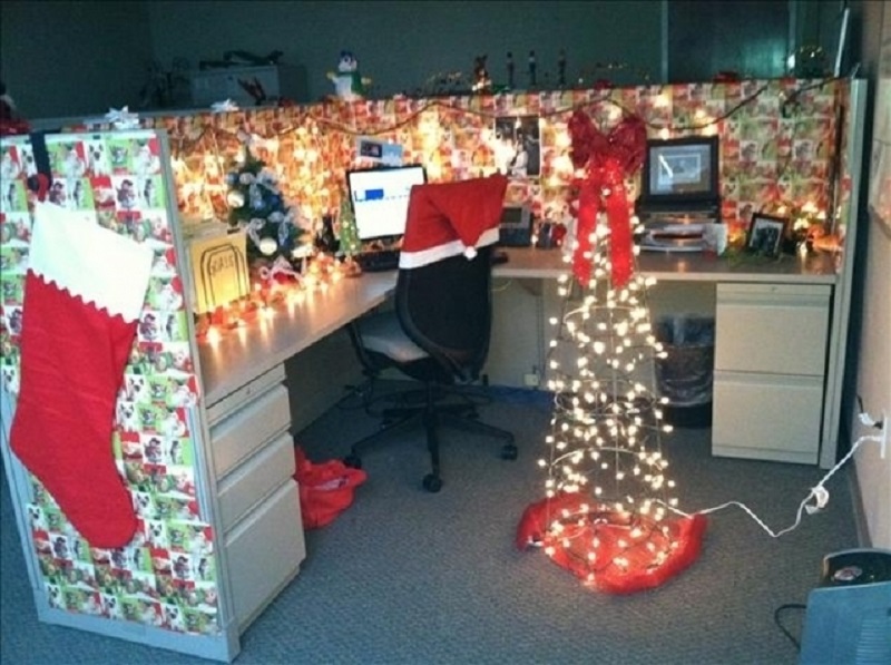 Office Table Christmas Decorations